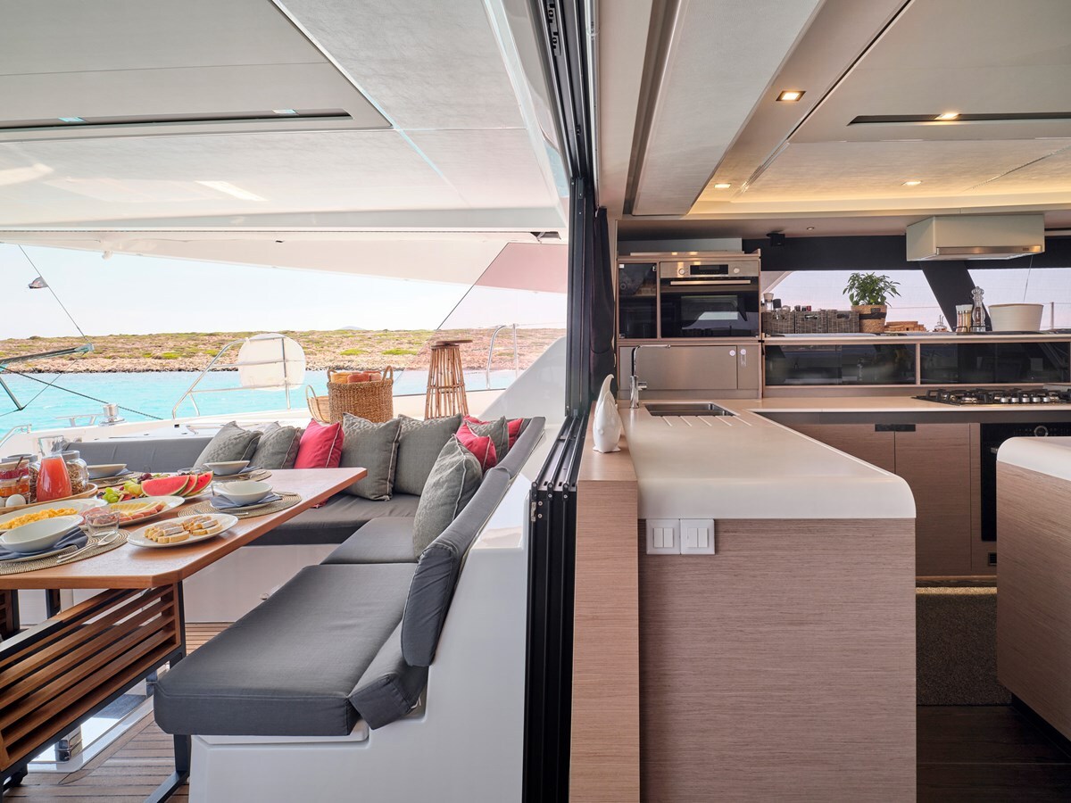 2022 FOUNTAINE PAJOT 61' 8