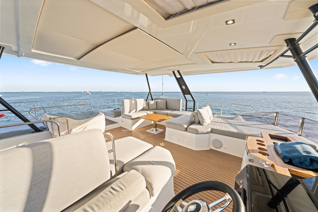 2022-fountaine-pajot-64-afc4df