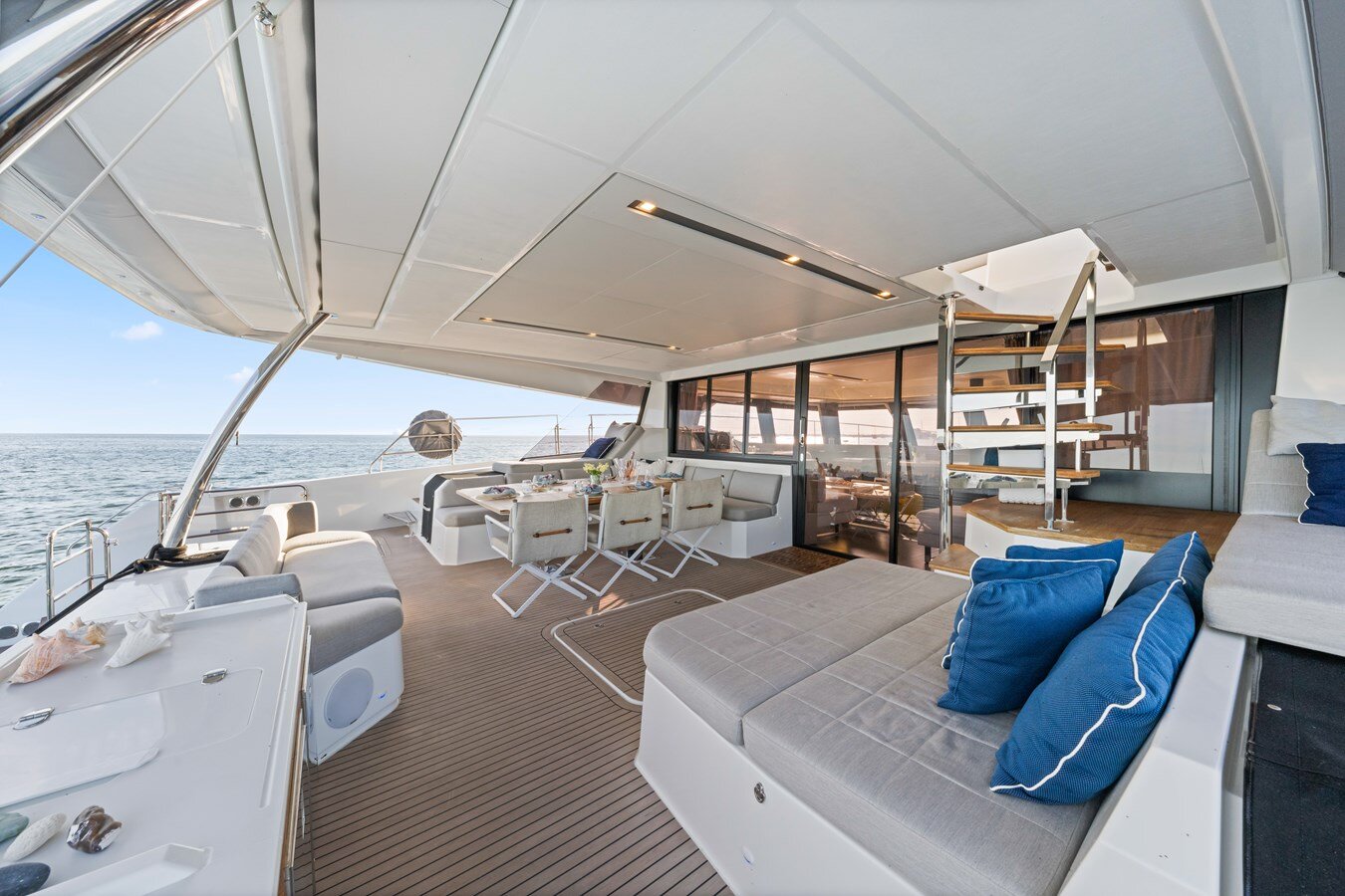 2022-fountaine-pajot-64-afc4df
