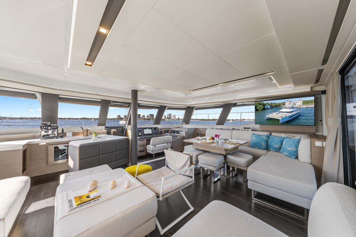 2022-fountaine-pajot-64-afc4df