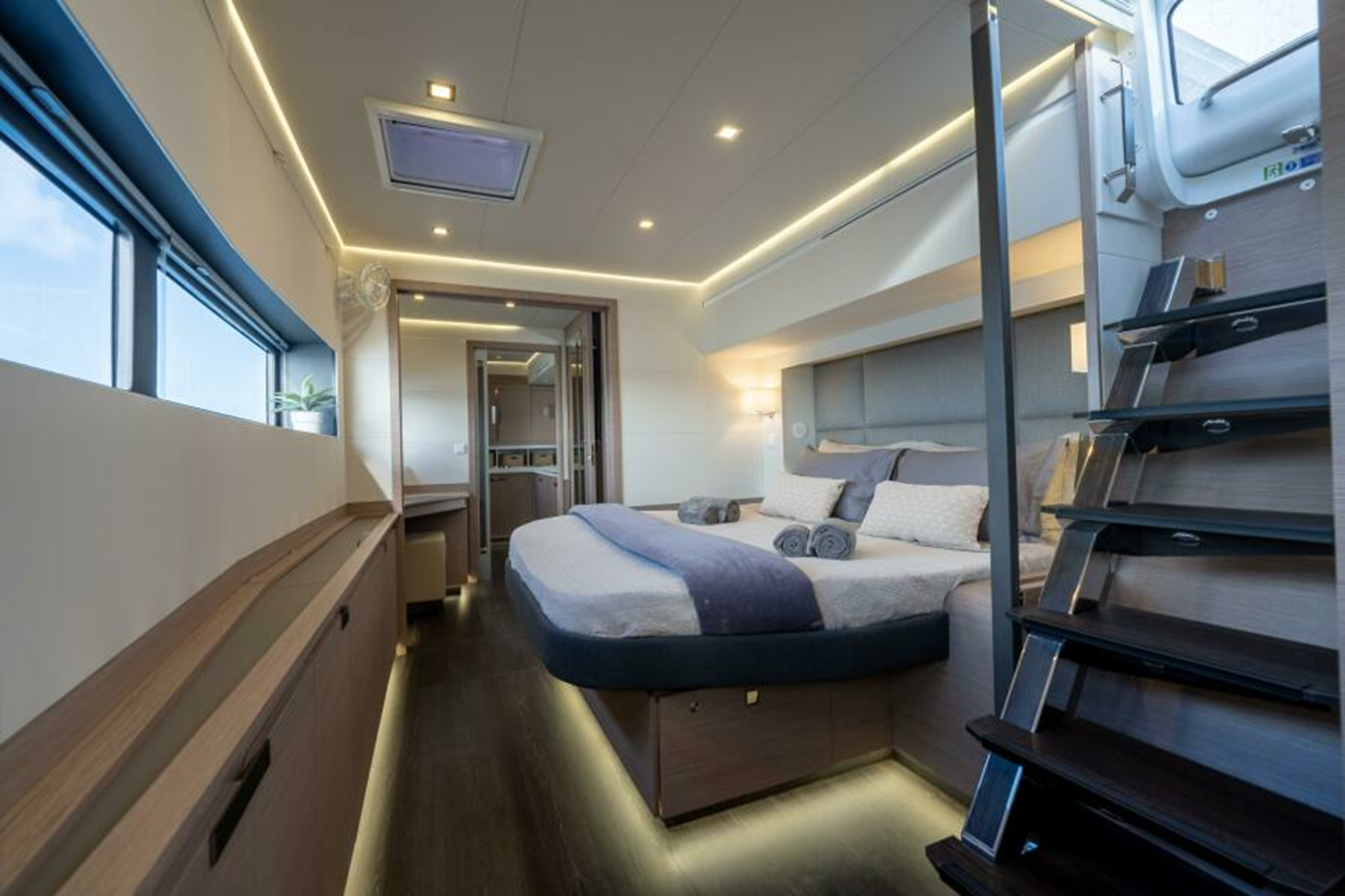 2022-fountaine-pajot-67-3-b56d40