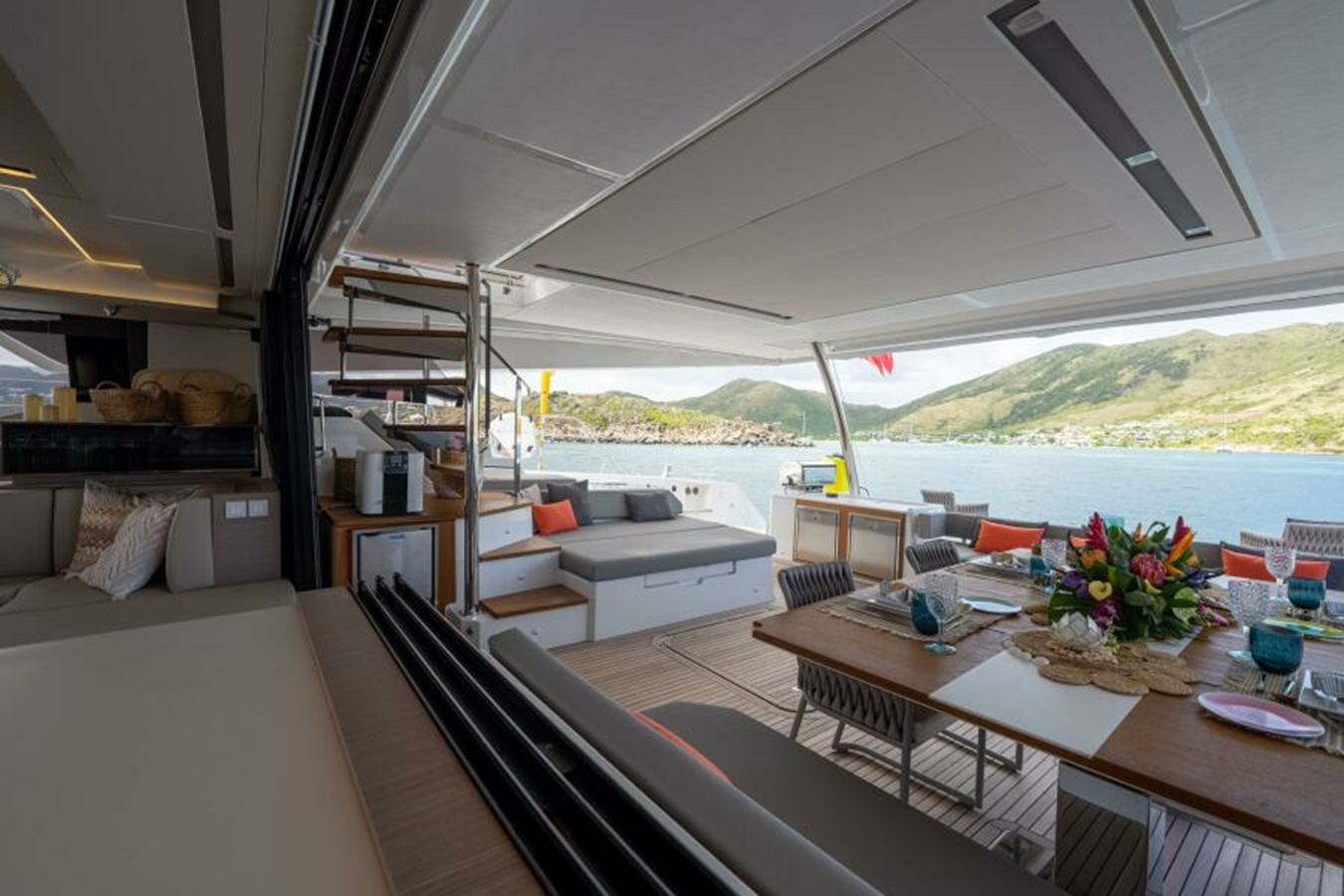 2022-fountaine-pajot-67-3-b56d40