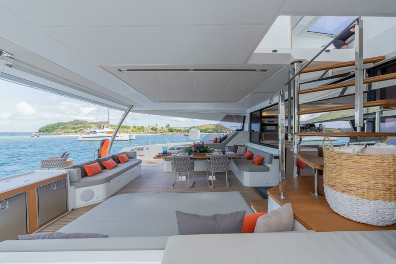 2022-fountaine-pajot-67-3-b56d40