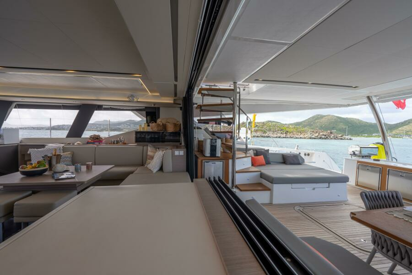 2022-fountaine-pajot-67-3-b56d40