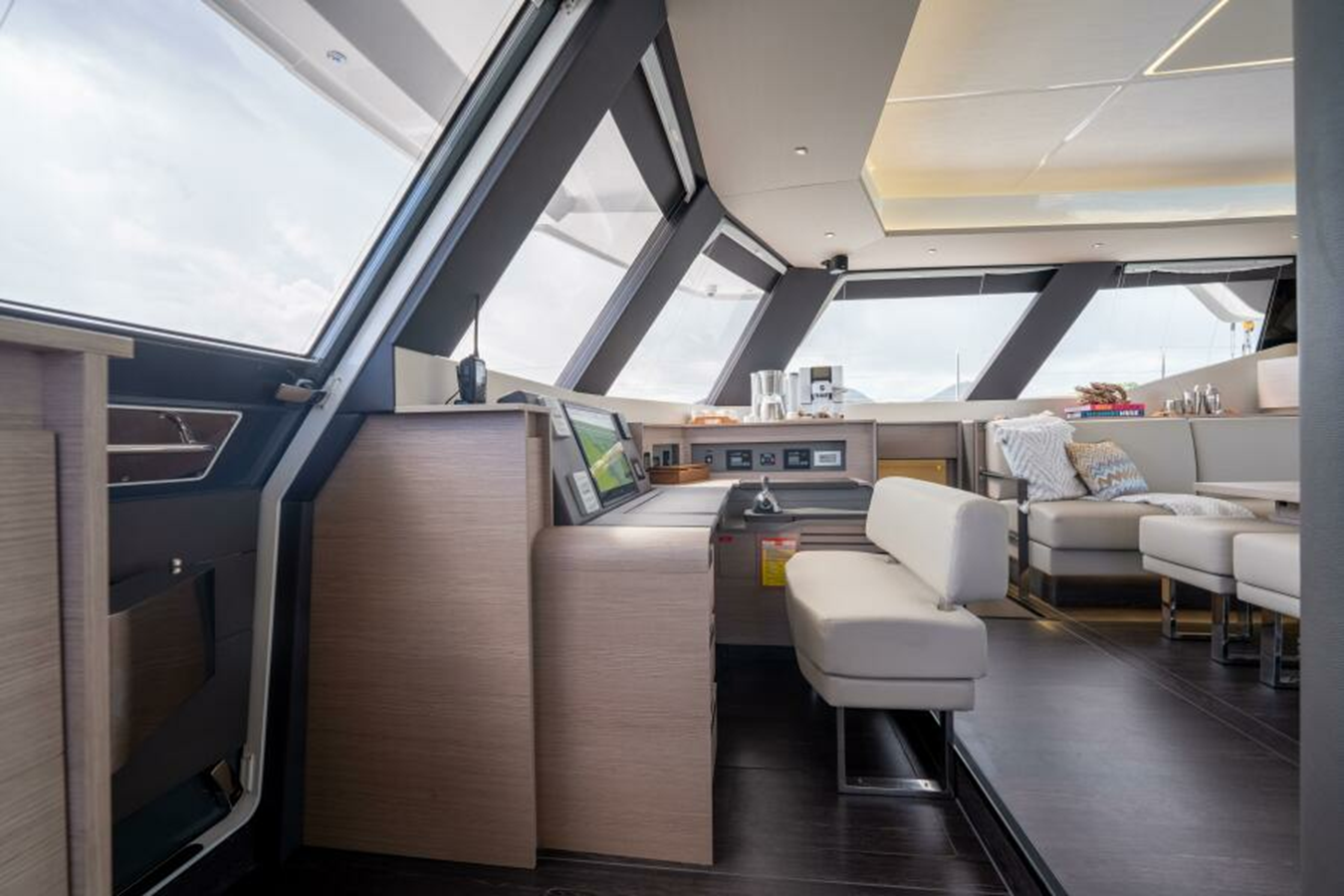 2022-fountaine-pajot-67-3-b56d40