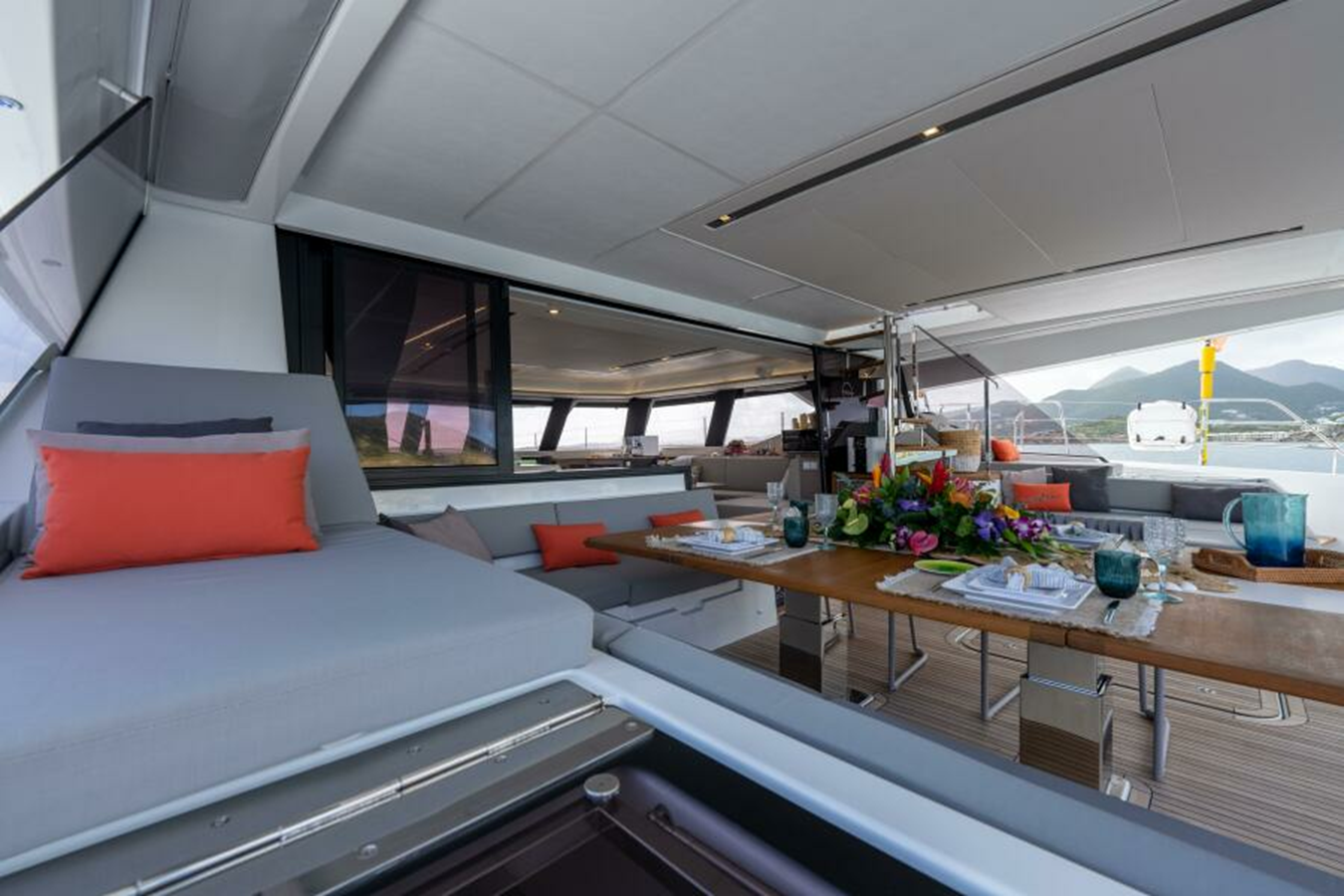 2022-fountaine-pajot-67-3-b56d40