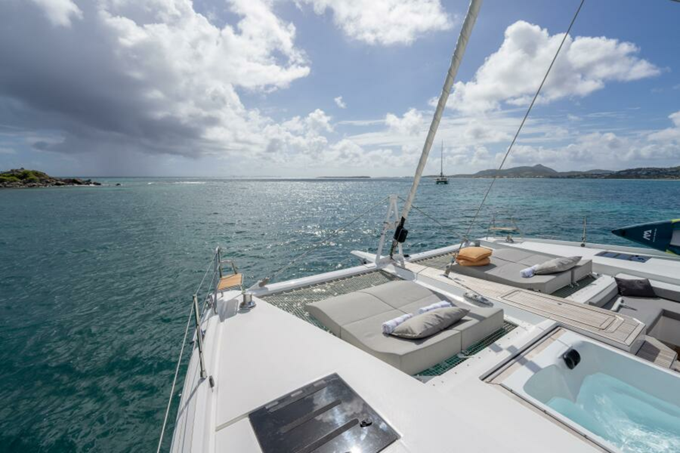 2022-fountaine-pajot-67-3-bb8538