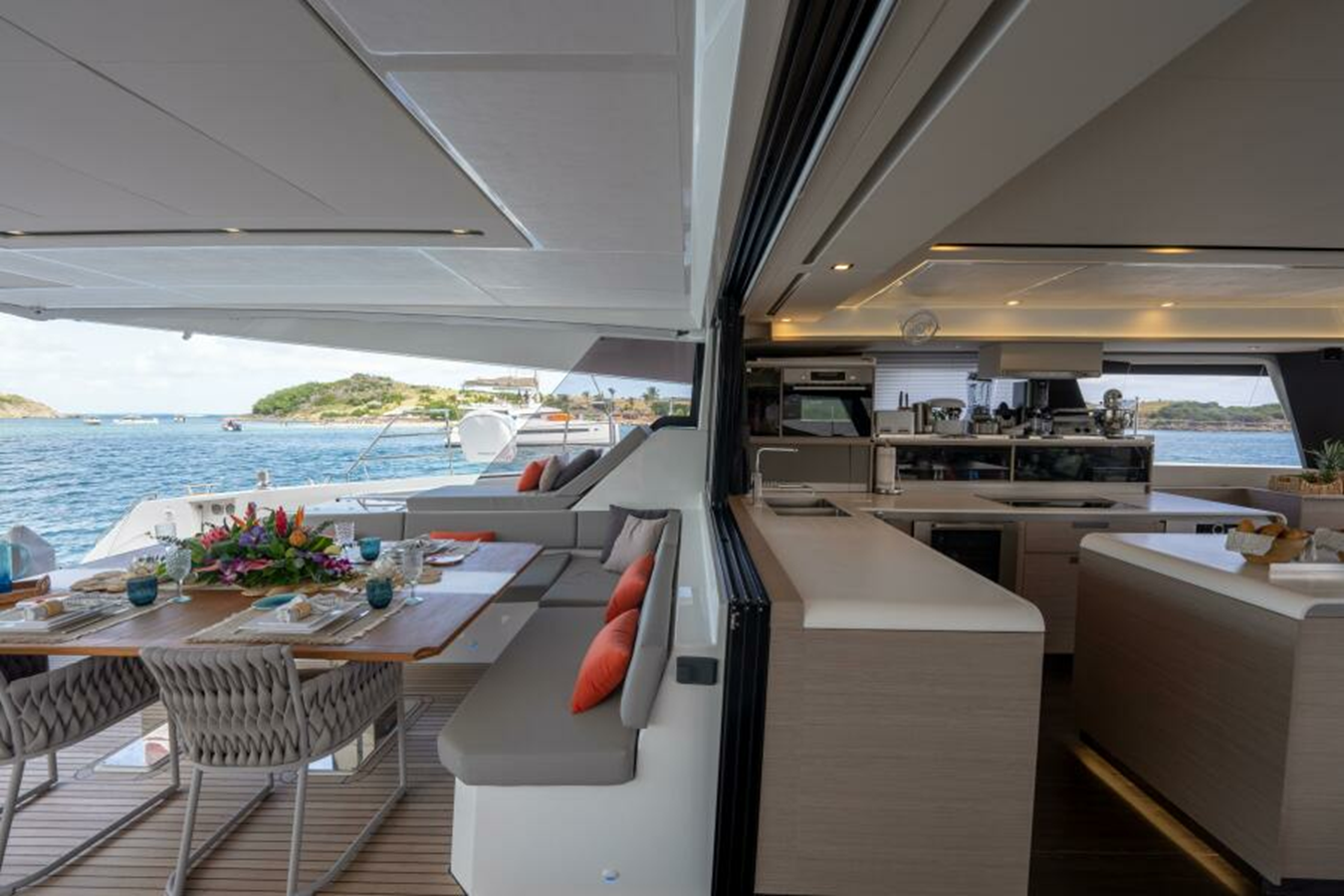 2022-fountaine-pajot-67-3-bb8538