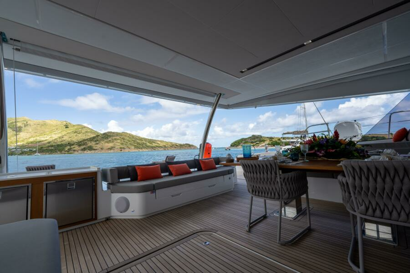 2022-fountaine-pajot-67-3-bb8538