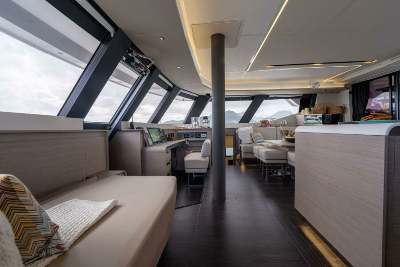 2022-fountaine-pajot-67-3-bb8538