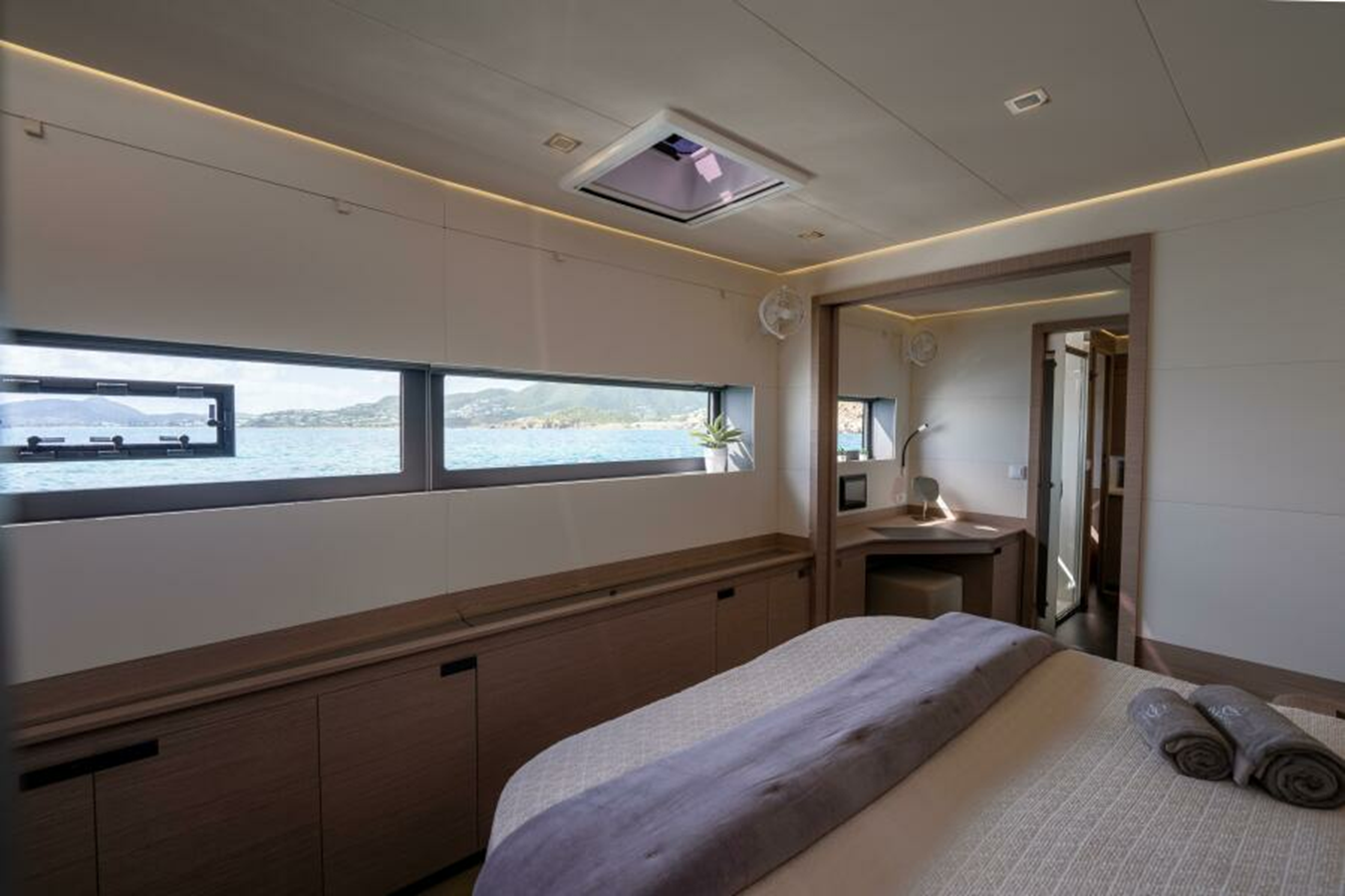 2022-fountaine-pajot-67-3-bb8538