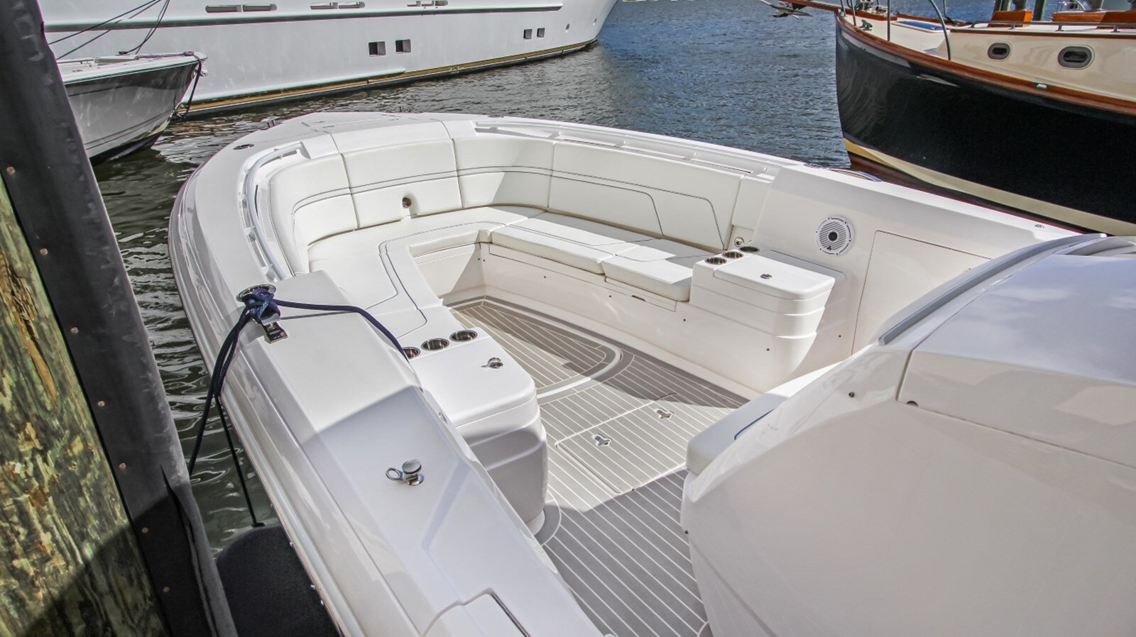 2022-intrepid-powerboats-inc-37-6-20e10b