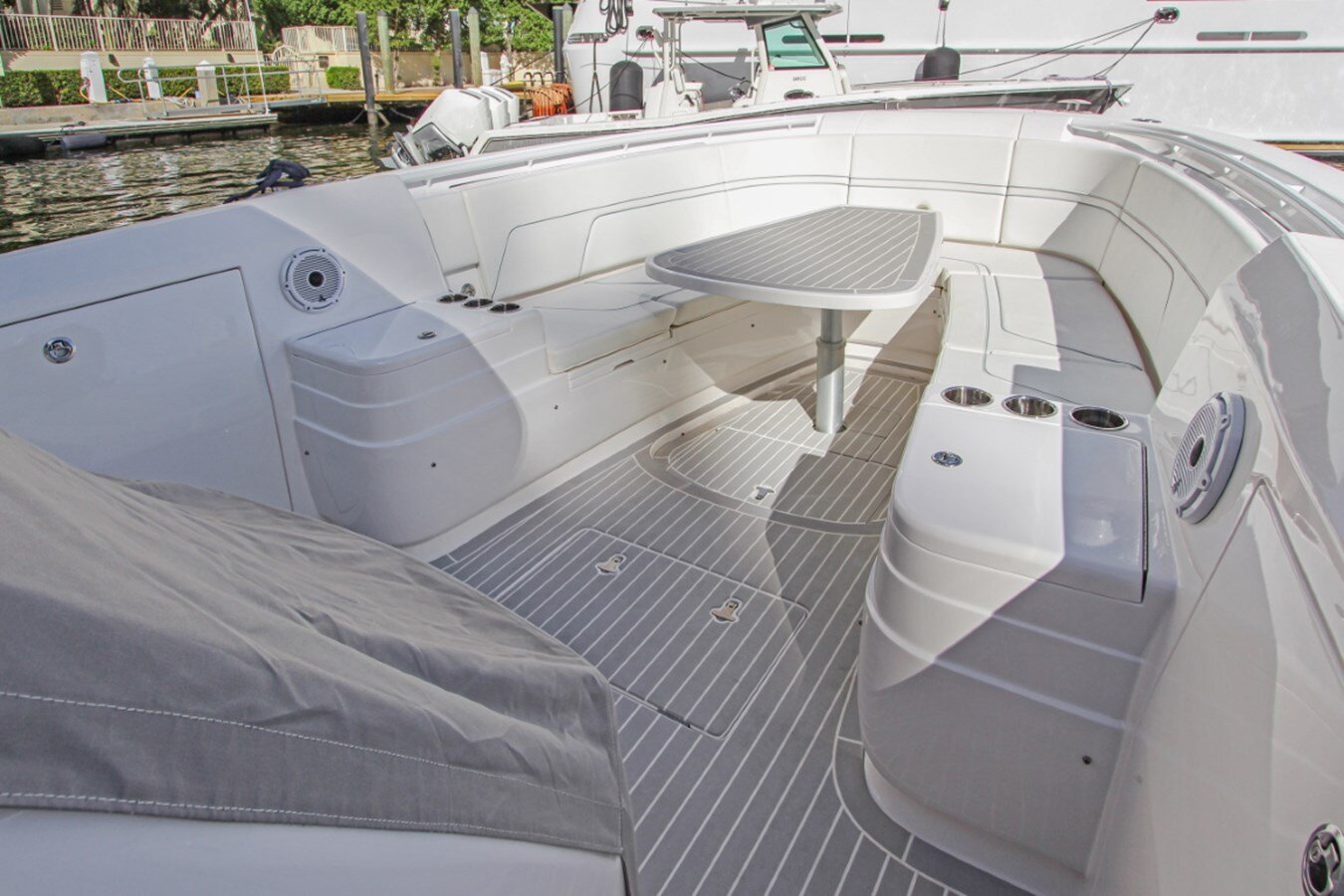 2022-intrepid-powerboats-inc-37-6-20e10b