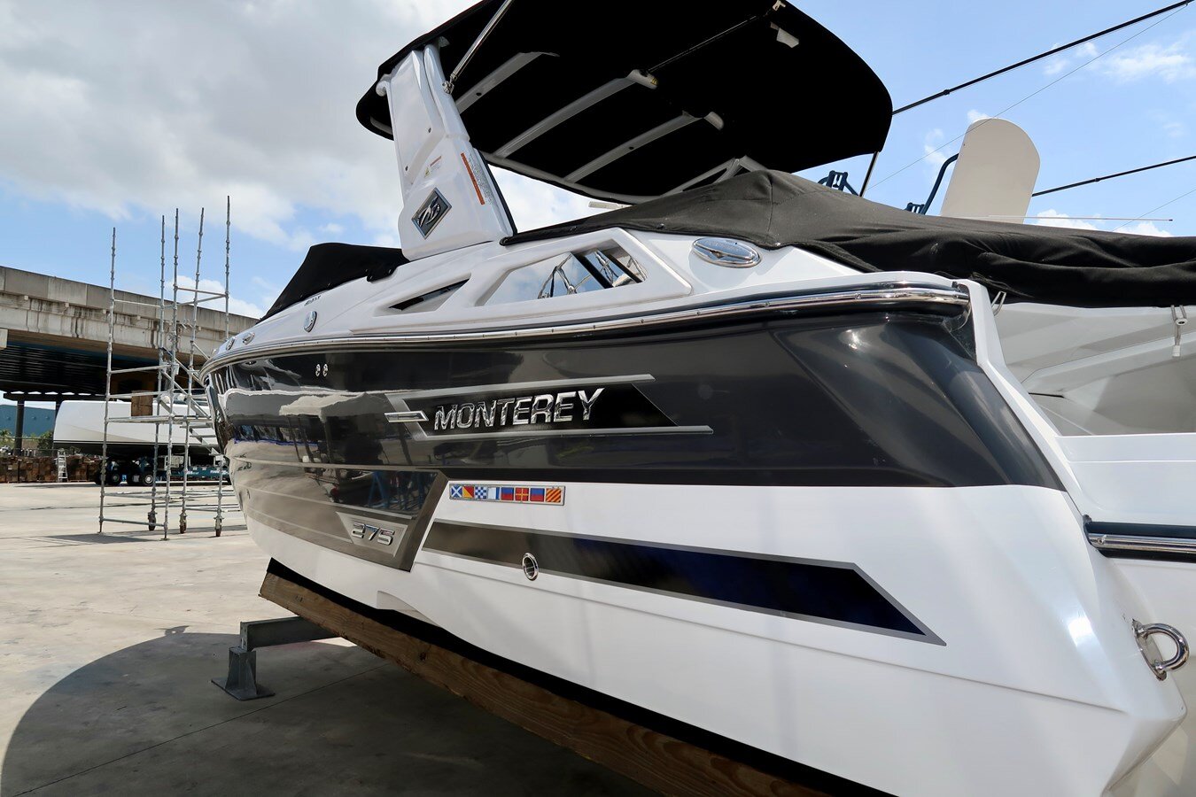 2022-monterey-27-b1f3ba