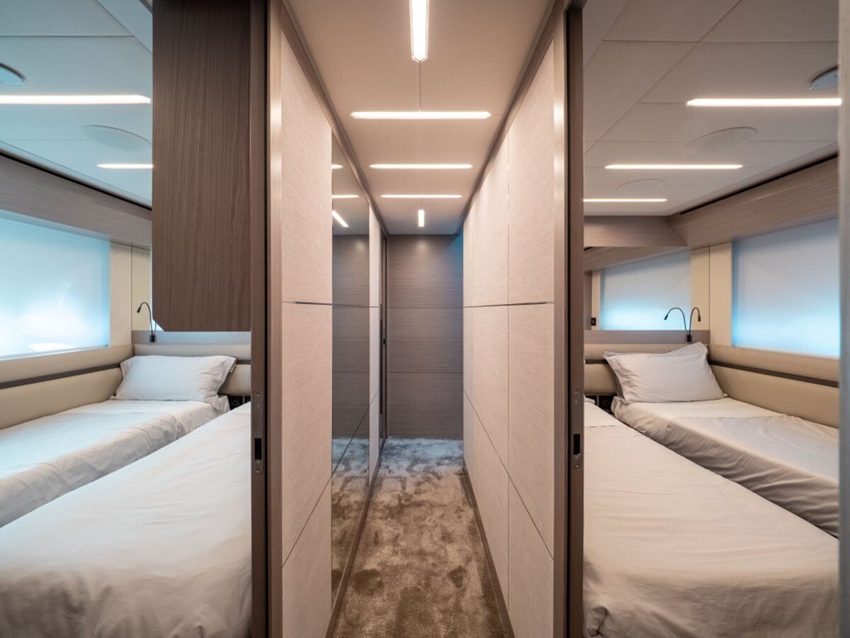 2022-pershing-83-10-15ca63