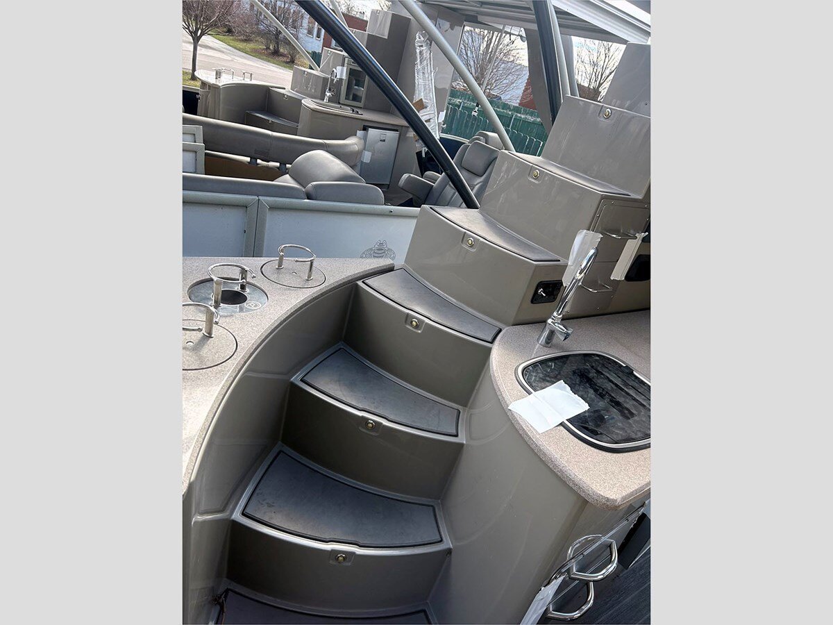 2022-premier-pontoons-37-04aafa