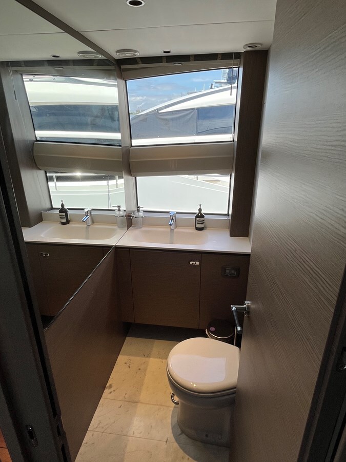 2022-princess-yachts-86-1-907283