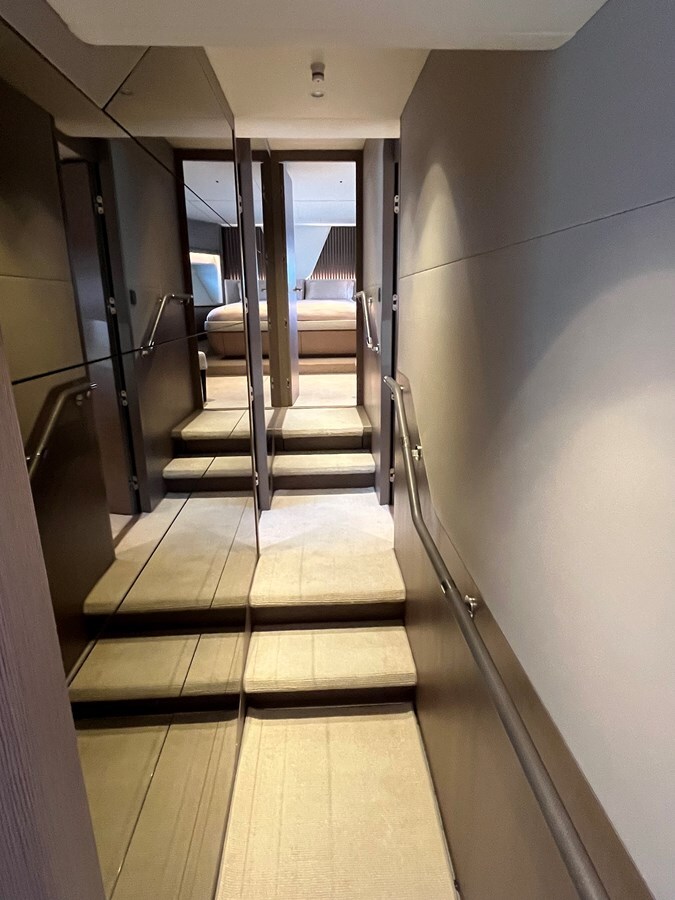 2022-princess-yachts-86-1-907283