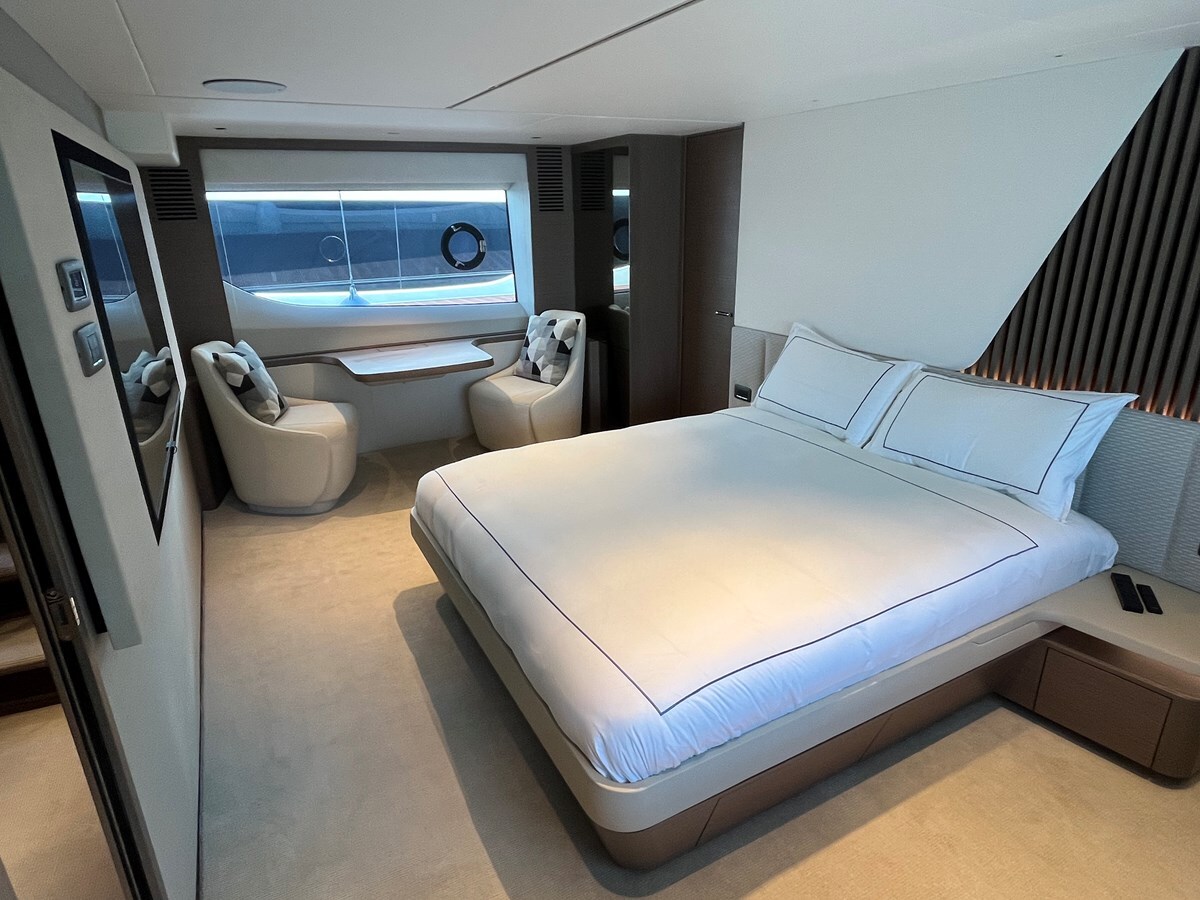 2022-princess-yachts-86-1-907283