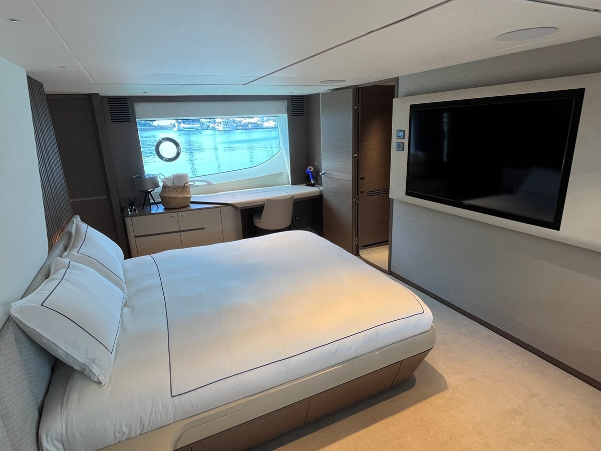 2022-princess-yachts-86-1-907283