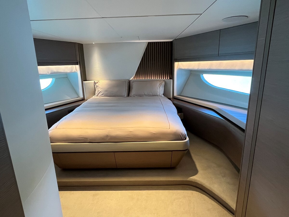 2022-princess-yachts-86-1-907283