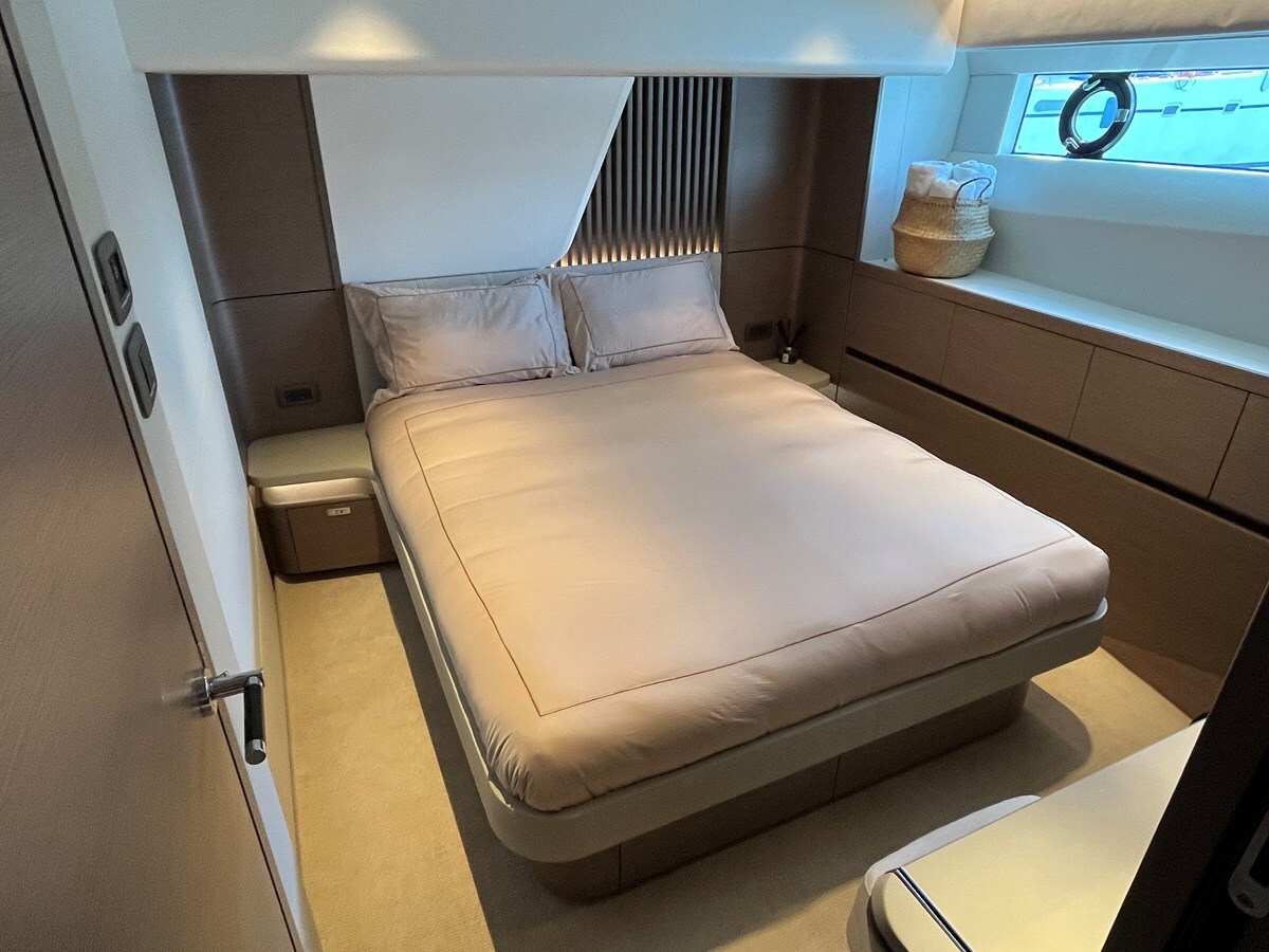 2022-princess-yachts-86-1-907283