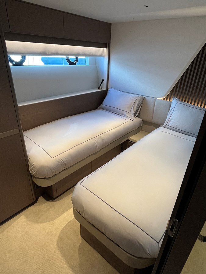 2022-princess-yachts-86-1-907283