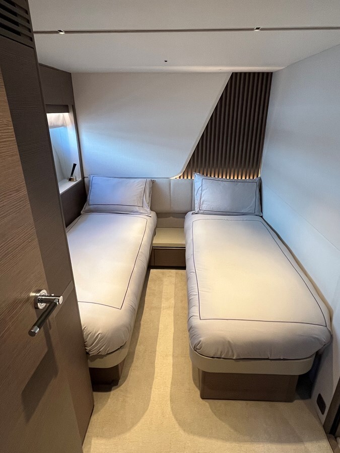 2022-princess-yachts-86-1-907283