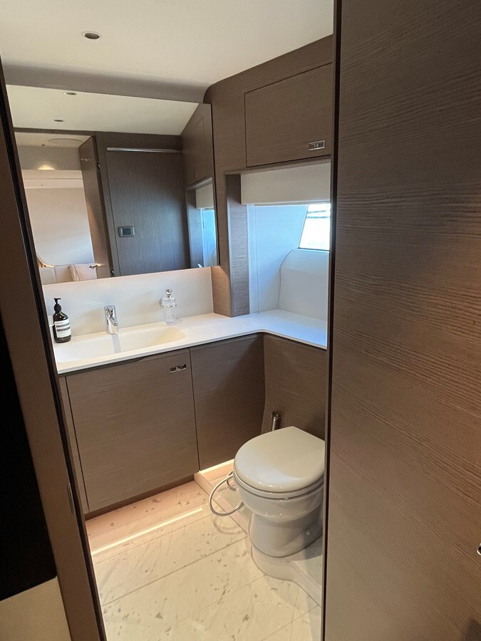 2022-princess-yachts-86-1-907283