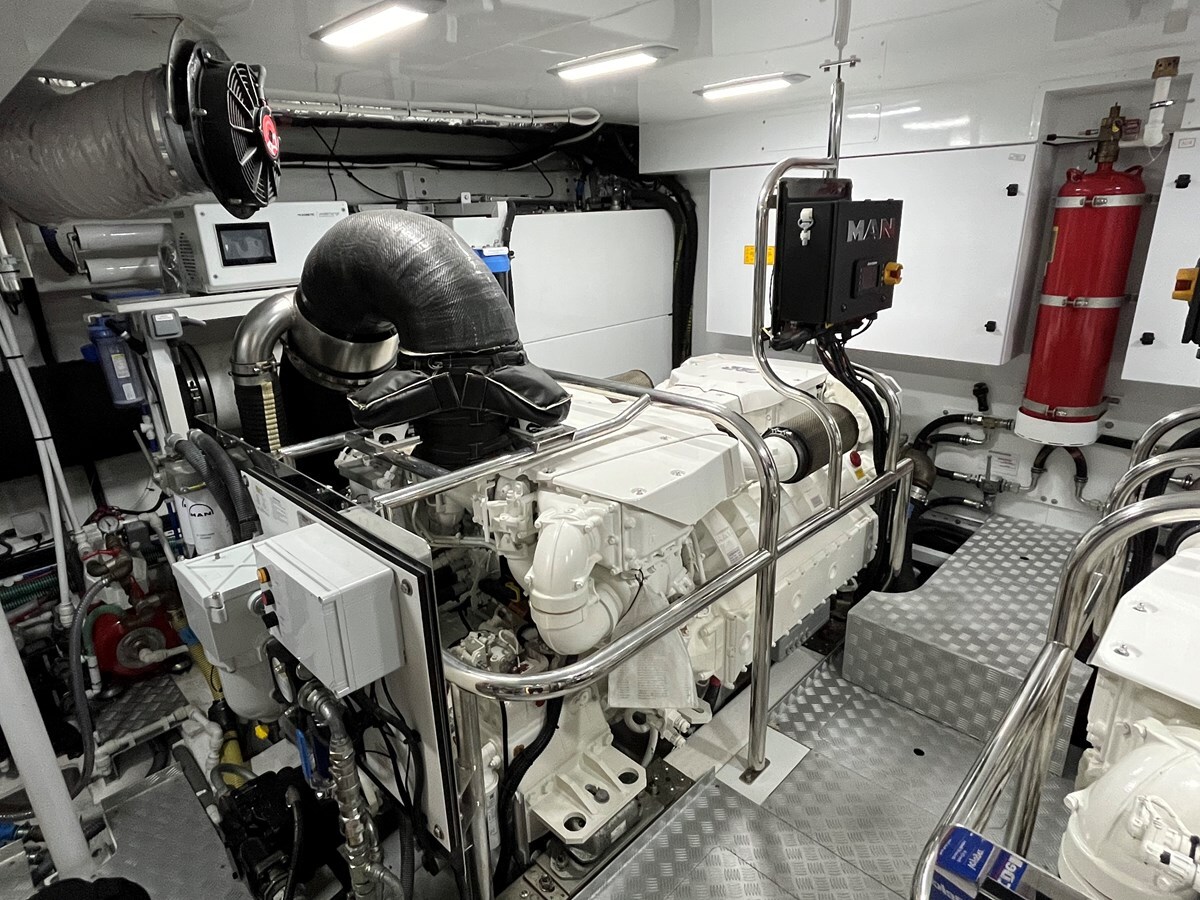 2022-princess-yachts-86-1-907283