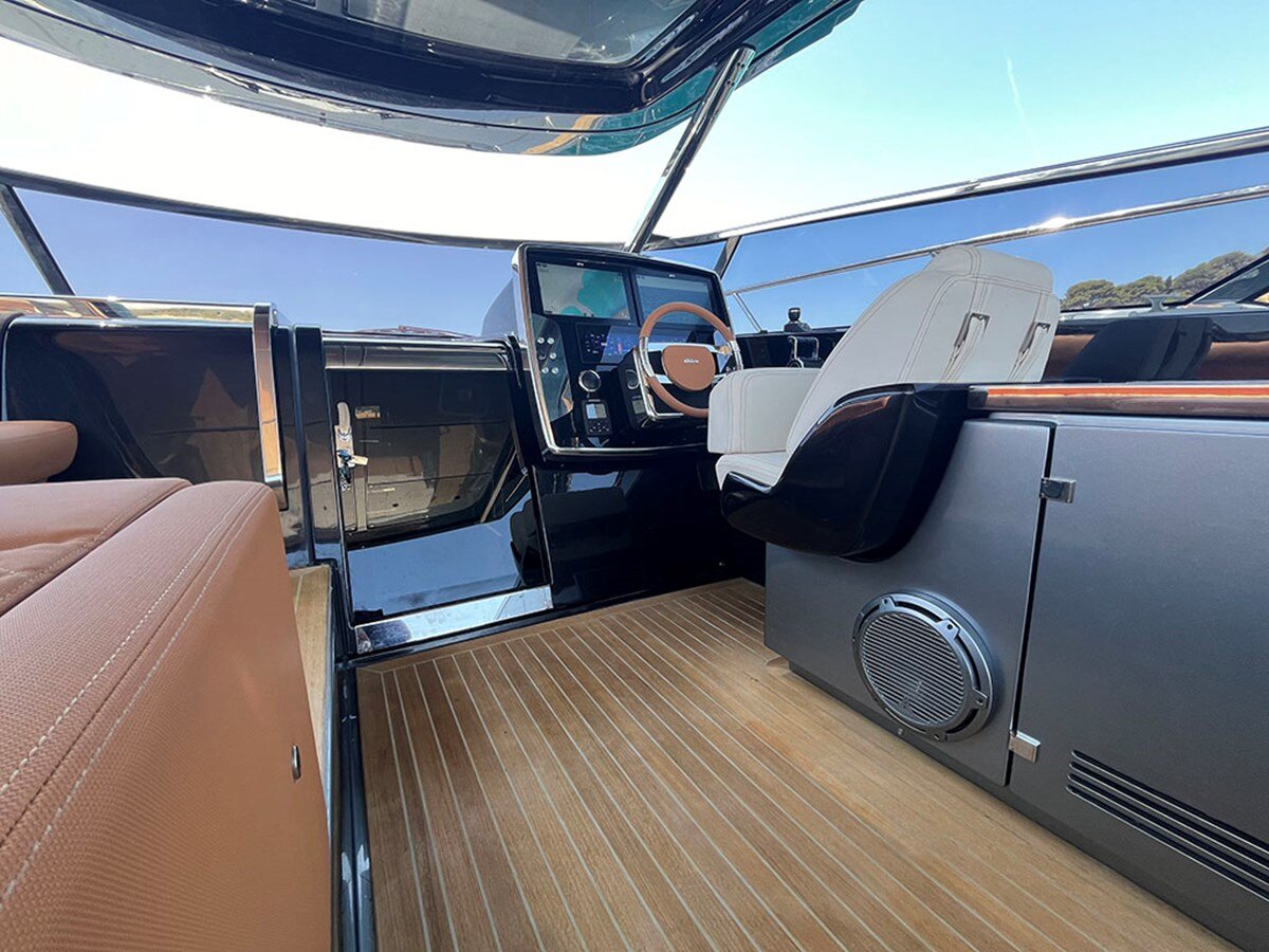 2022-riva-56-8-79f191