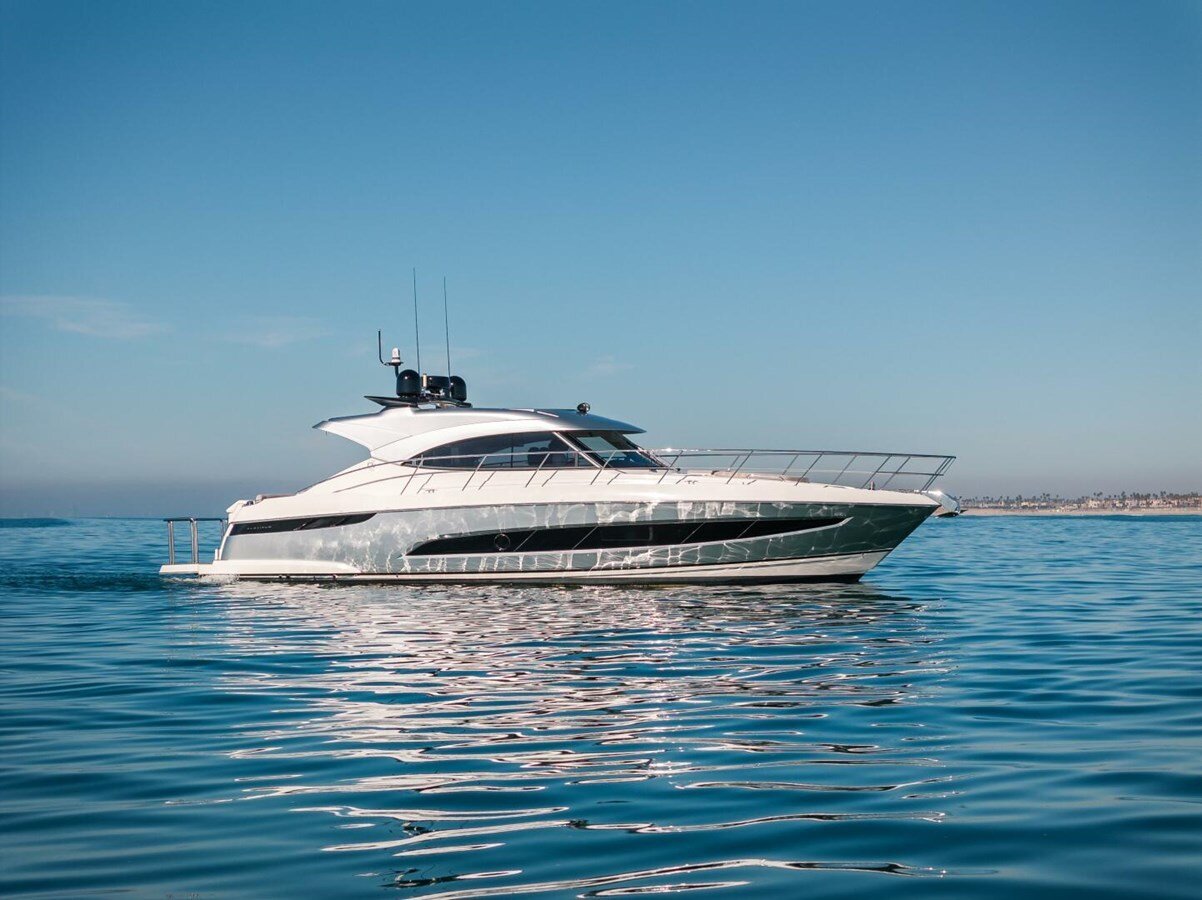 2022-riviera-48-e09037