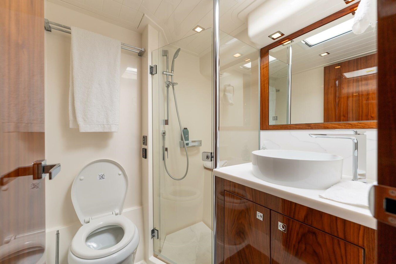 2022-riviera-48-e09037