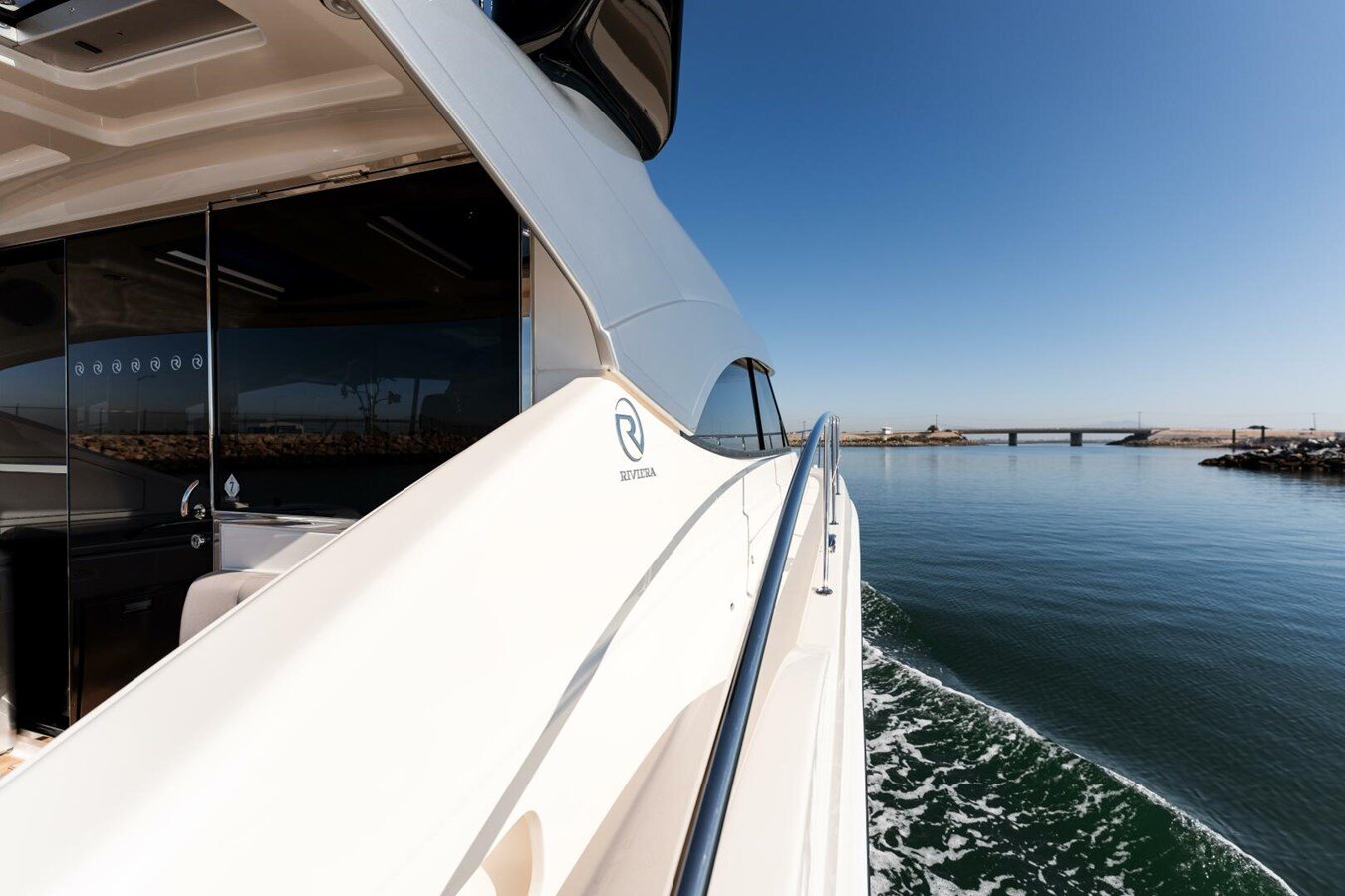 2022-riviera-48-e09037