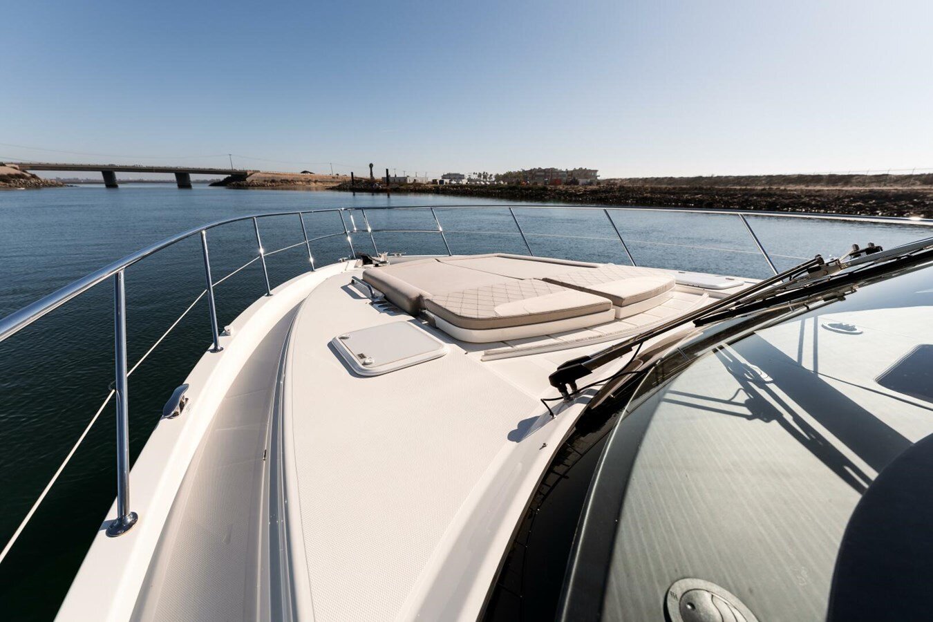 2022-riviera-48-e09037