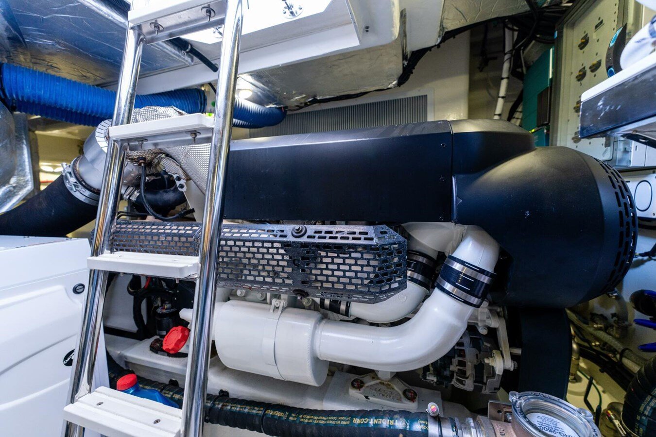 2022-riviera-48-e09037