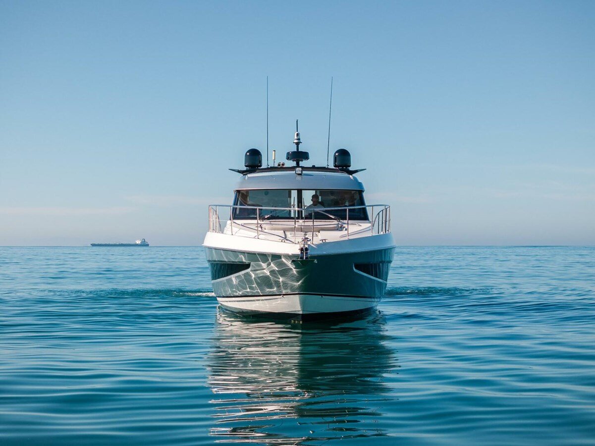 2022-riviera-48-e09037