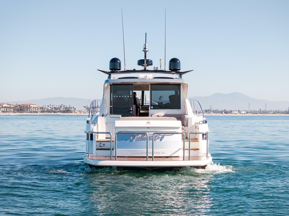 2022-riviera-48-e09037