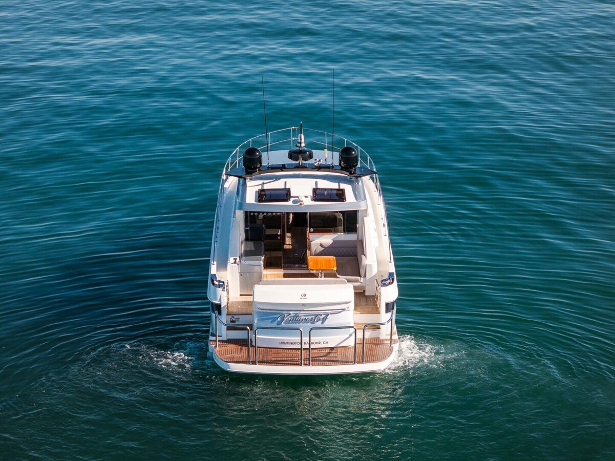 2022-riviera-48-e09037