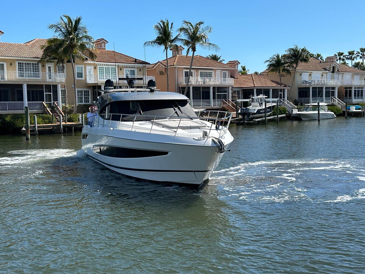 2022-riviera-57-3-e87378