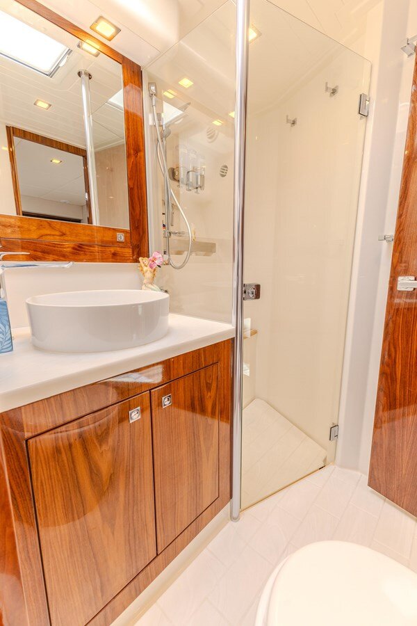 2022-riviera-57-3-e87378