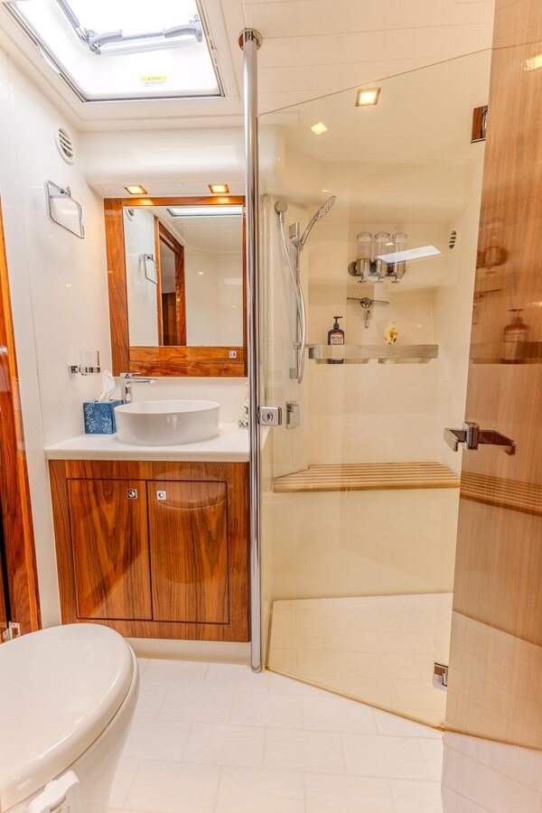 2022-riviera-57-3-e87378