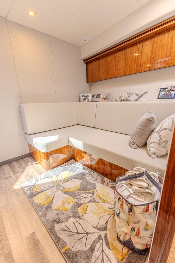 2022-riviera-57-3-e87378