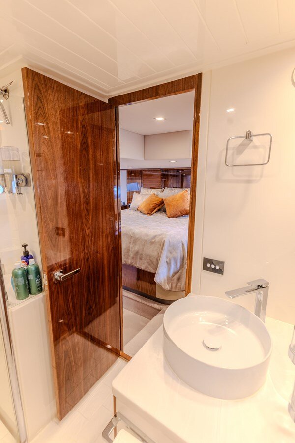 2022-riviera-57-3-e87378