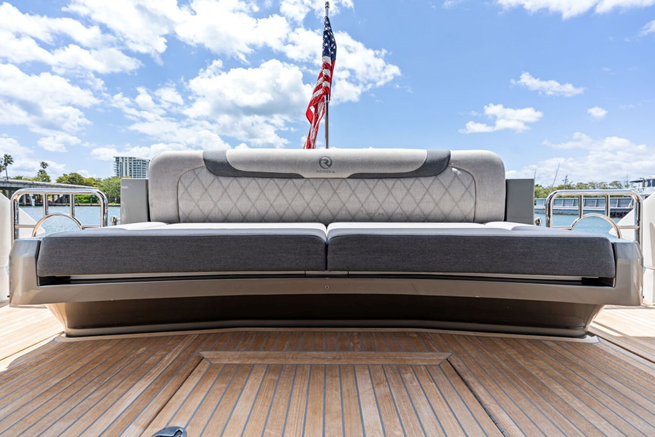 2022-riviera-60-242c98