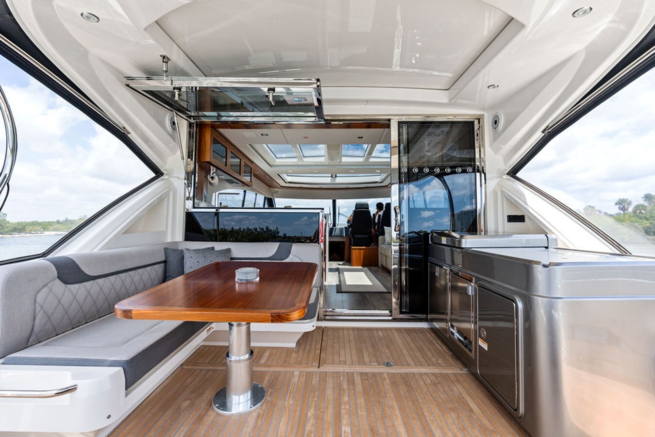 2022-riviera-60-242c98