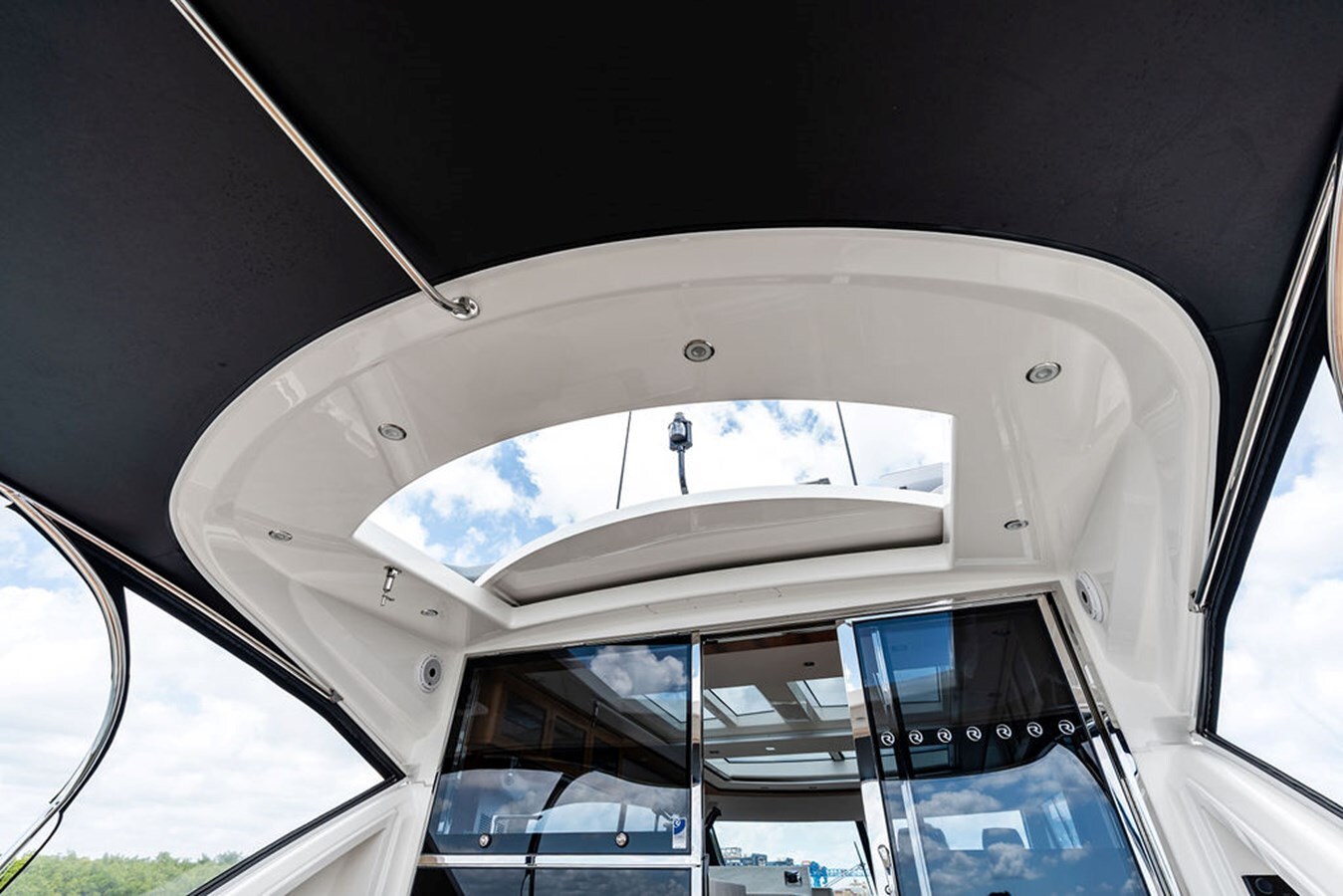 2022-riviera-60-242c98