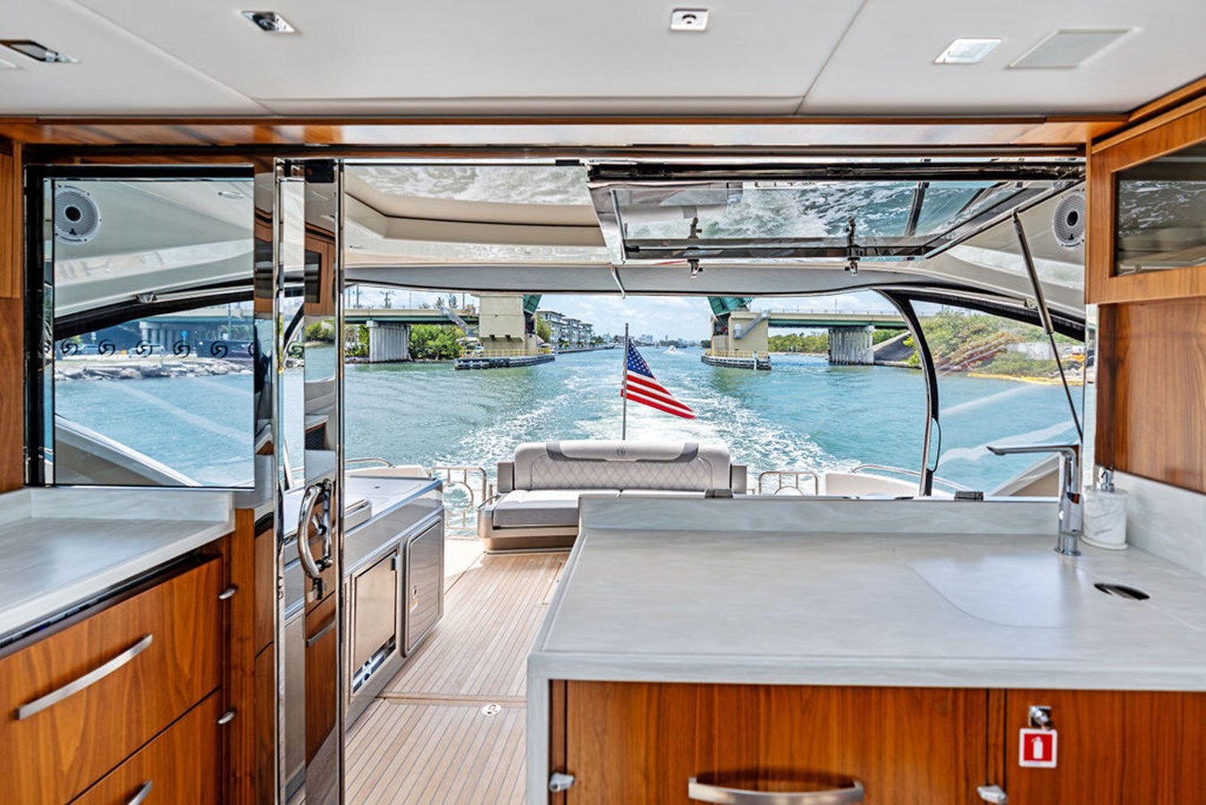 2022-riviera-60-242c98