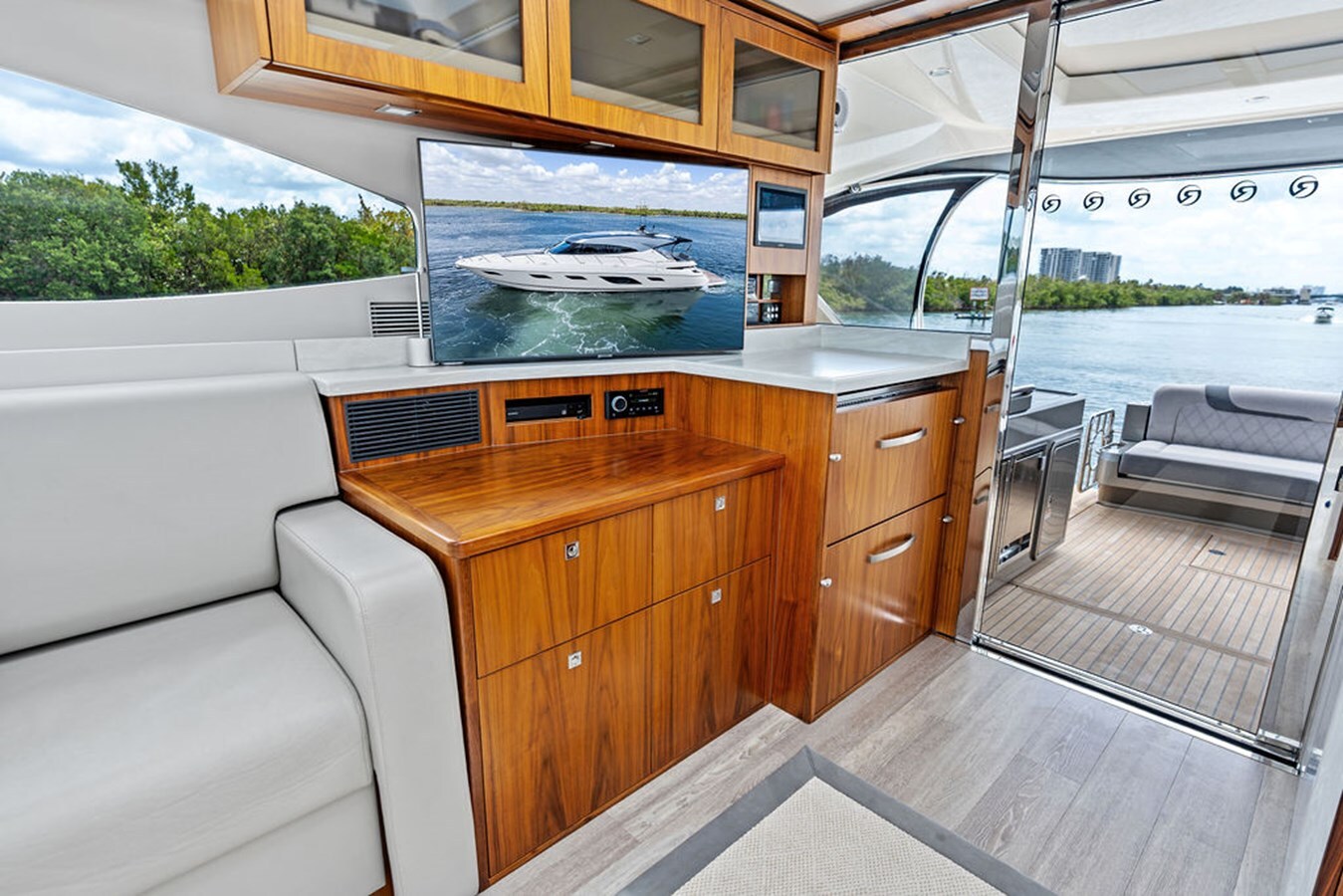 2022-riviera-60-242c98