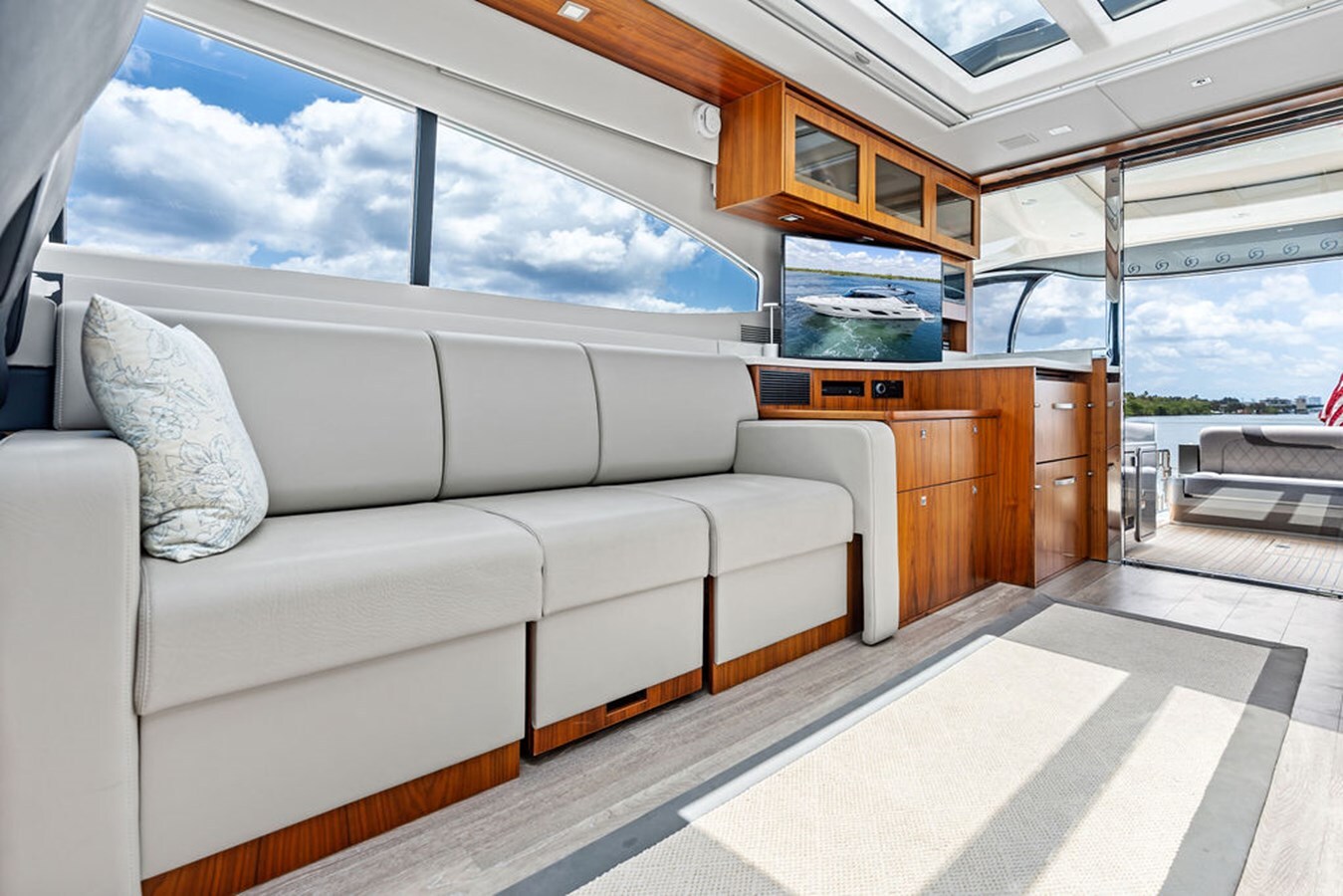 2022-riviera-60-242c98